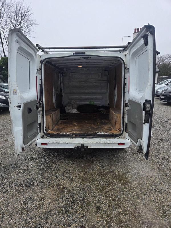 Used Vauxhall Vivaro Sportive 115 HP (84 kW) 2013 White MPV