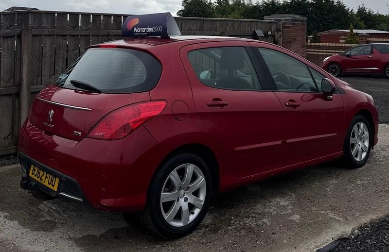 Used Peugeot 308 Active 92 HP (67 kW) 2012 Red Hatchback