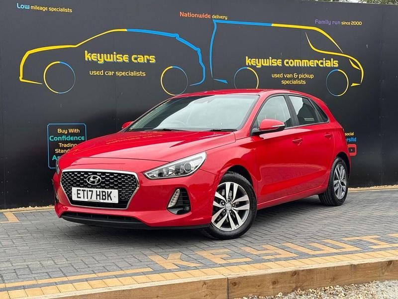 Red Used 2017 Hyundai i30 SE Hatchback | £8,290 (Fair price) - Image 1/3