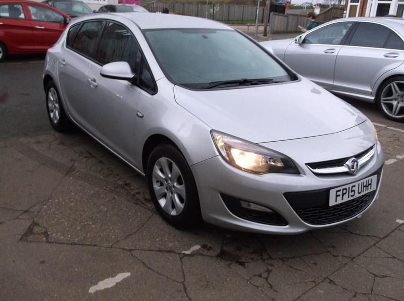 Used Vauxhall Astra Design Edition 2015 Silver Hatchback