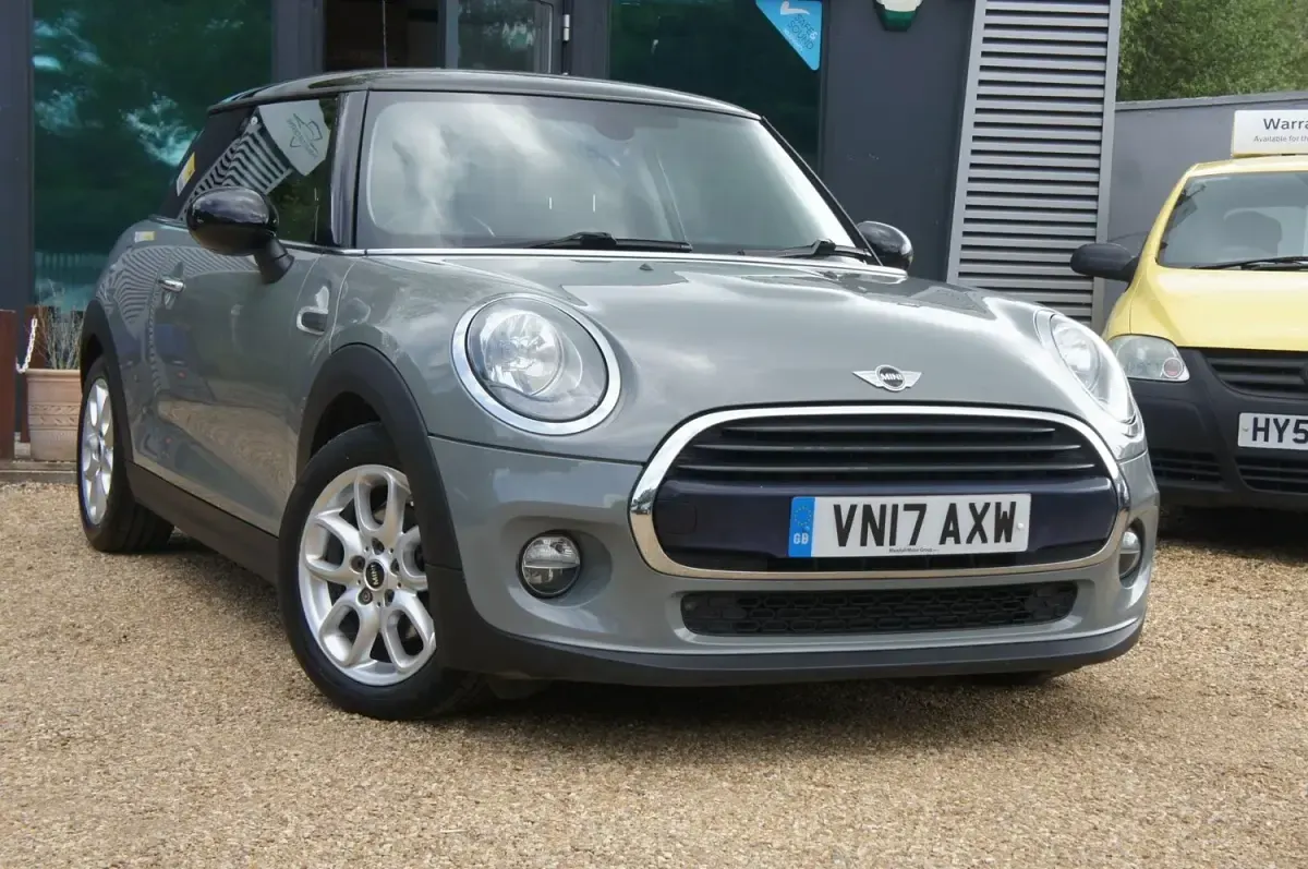 Begagnad Mini Cooper Hatch 2017 Grå Halvkombi