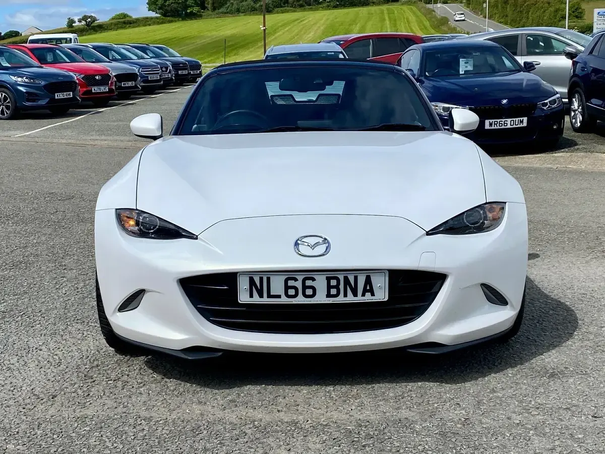 Used Mazda MX5 Inclusive 160 HP (117 kW) 2016 White Cabriolet
