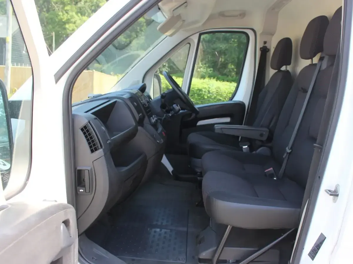 Used Peugeot Boxer S 140 HP (102 kW) 2021 White Van