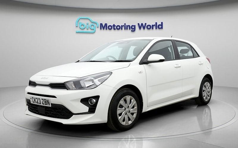 Used Kia Rio 84 HP (61 kW) 2022 White Hatchback