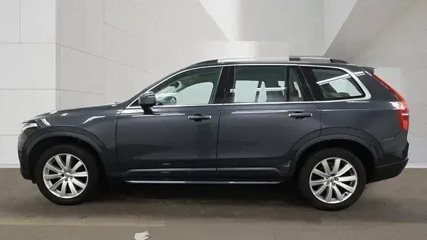 Used Volvo XC90 Momentum 235 HP (172 kW) 2017 Grey SUV