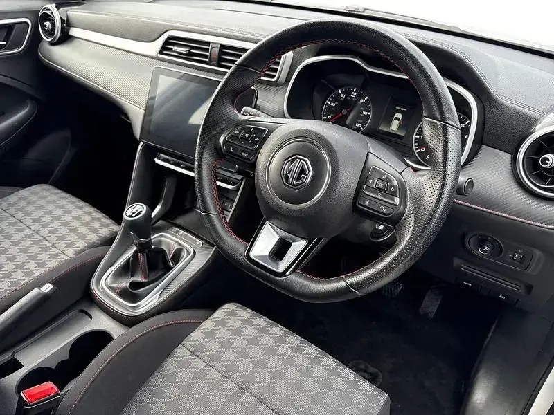 Usado MG ZS Excite 106 HP (77 kW) 2023 Branco SUV