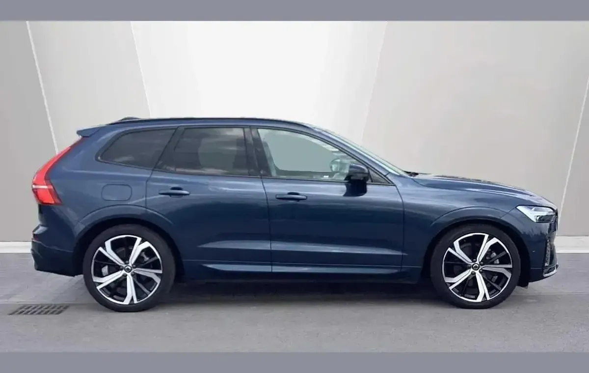 Used Volvo XC60 Ultimate 247 HP (181 kW) 2024 Blue SUV