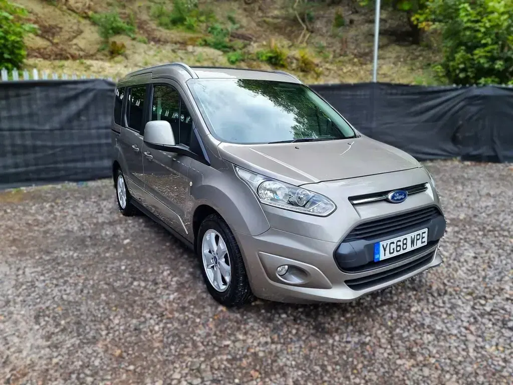 Used Ford Tourneo Connect Titanium 100 HP (73 kW) 2018 Silver MPV