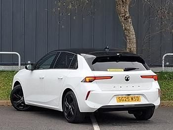 Used Vauxhall Astra 130 HP (95 kW) 2025 White Hatchback