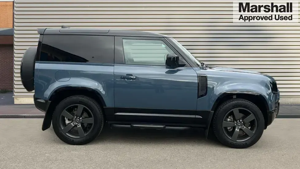 Used Land Rover Defender HSE Dynamic 249 HP (183 kW) 2025 Tasman blue metallic SUV