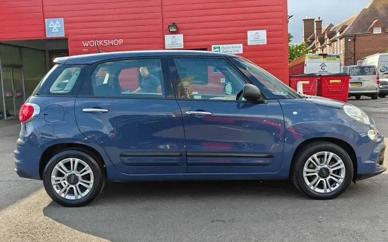 Used Fiat 500L Urban 95 HP (69 kW) 2019 Blue MPV
