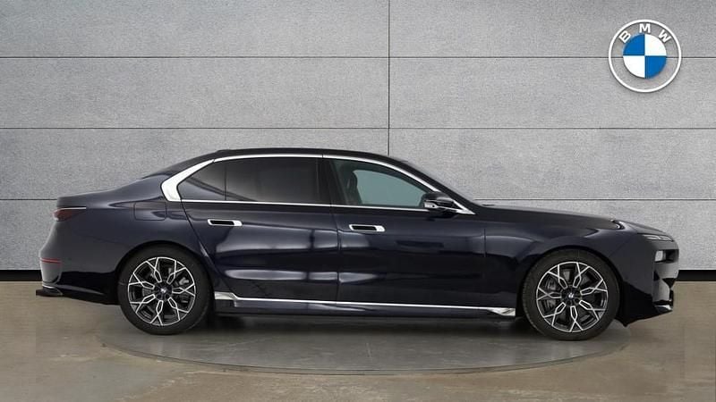 New BMW 750e Comfort Edition 482 HP (354 kW) 2025 Black Sedan