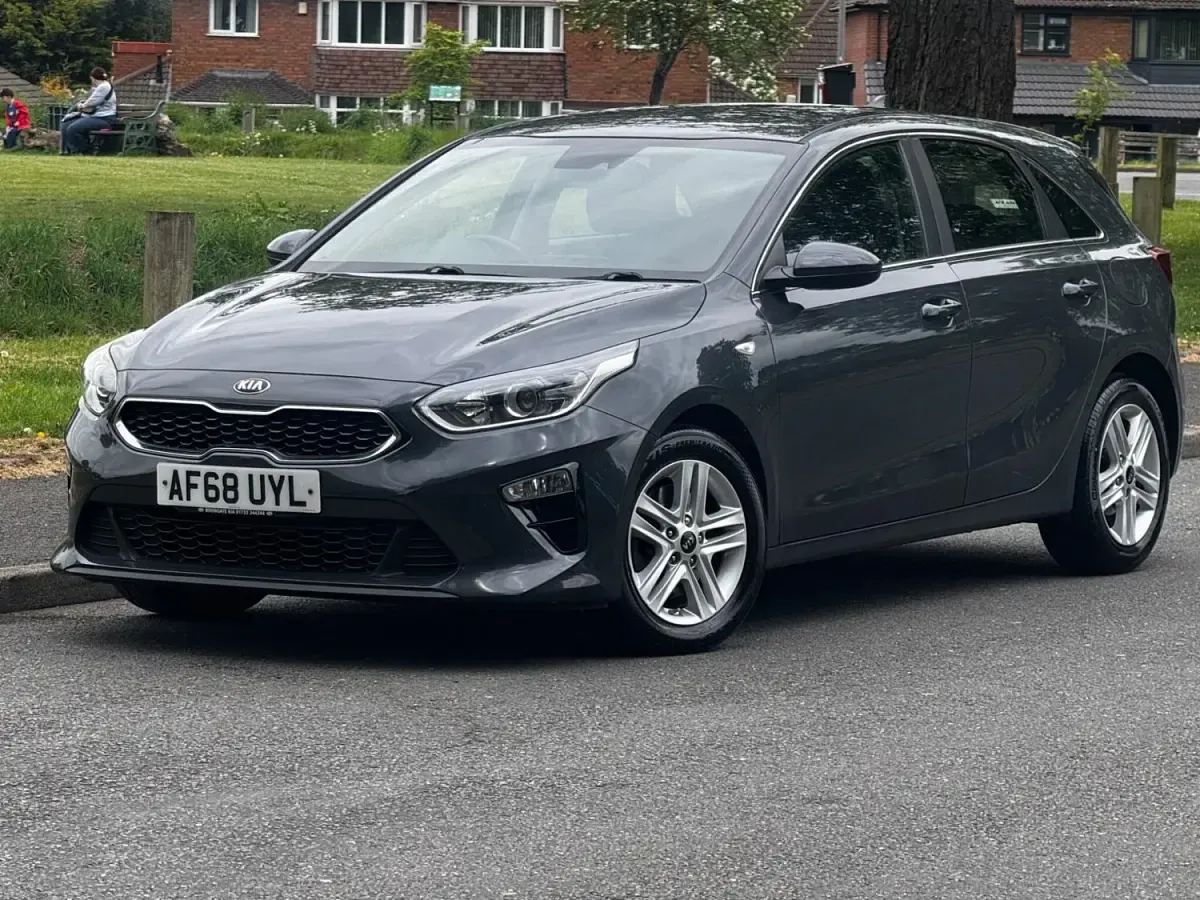 Używany Kia Ceed 114 KM (83 kW) 2018 Szary Hatchback