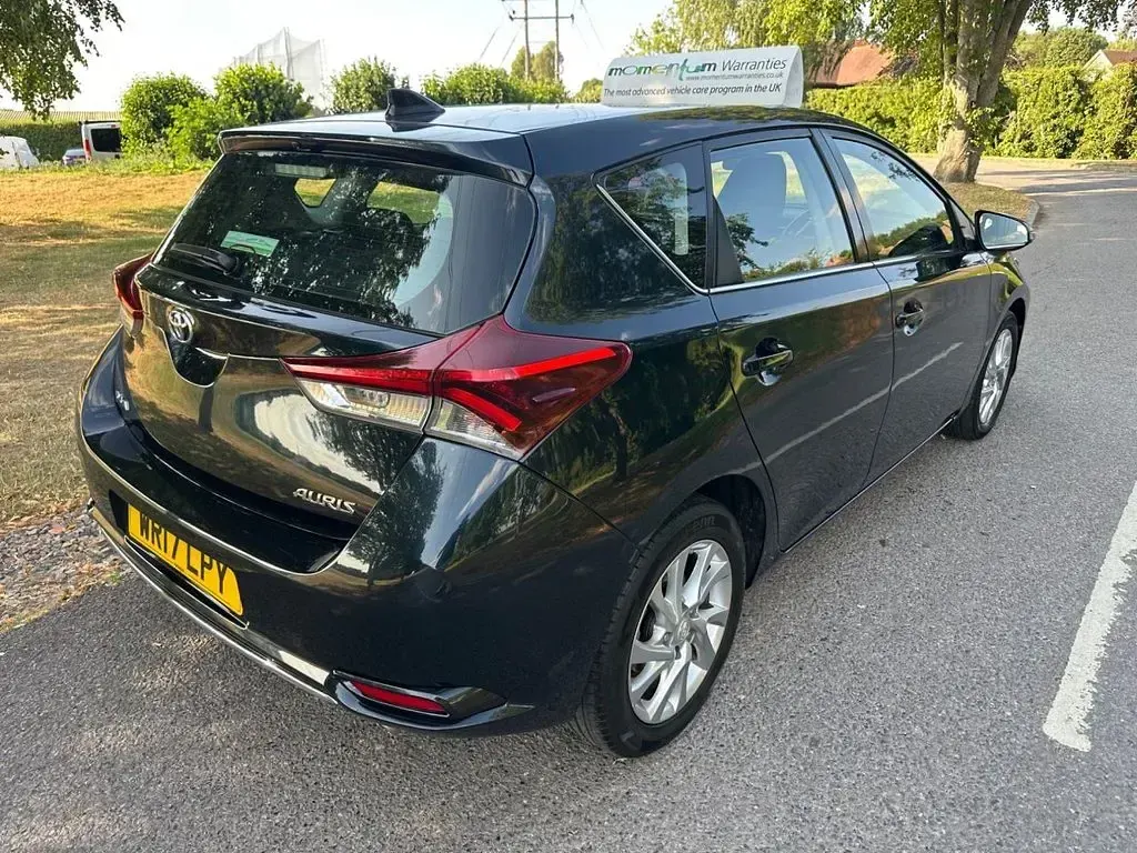 Used Toyota Auris 112 HP (82 kW) 2017 Grey Hatchback