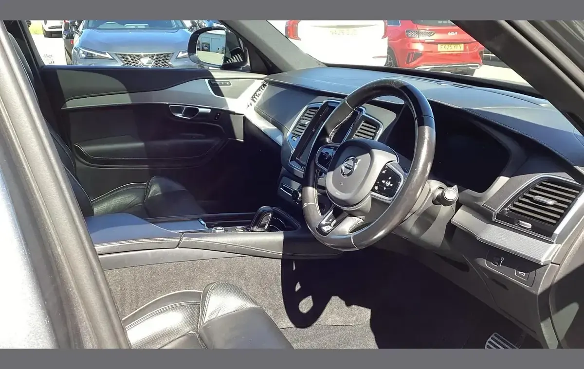 Used Volvo XC90 R-Design Pro 232 HP (170 kW) 2020 Grey SUV