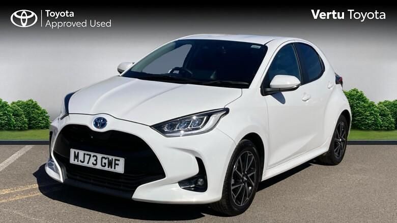 Used Toyota Yaris Hybrid Design 116 HP (85 kW) 2023 White Hatchback