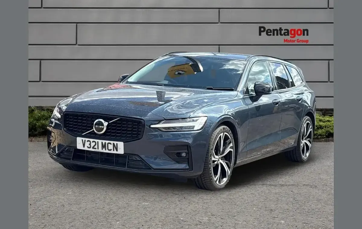 Used Volvo V60 Plus 194 HP (142 kW) 2025 Blue Estate