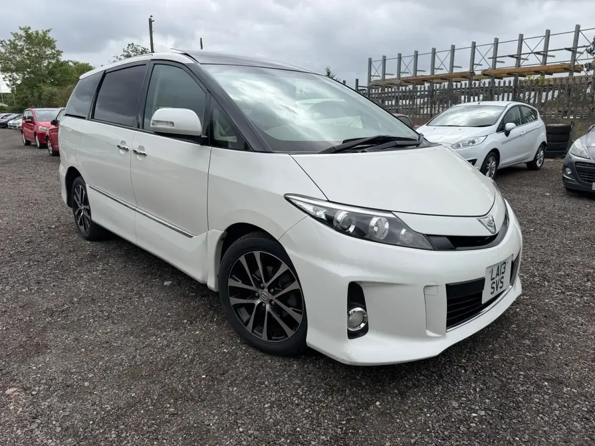 Used Toyota Estima 170 HP (125 kW) 2013 White MPV