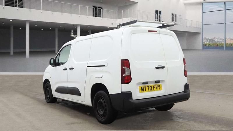 Used Citroën Berlingo 100 HP (73 kW) 2020 White MPV