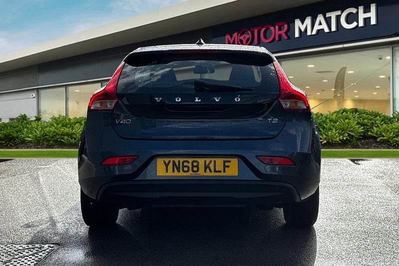 Used Volvo V40 Momentum 2018 Blue Hatchback