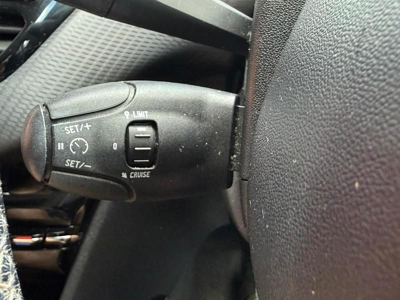 Begagnad Peugeot 2008 Allure 2017 Grå SUV