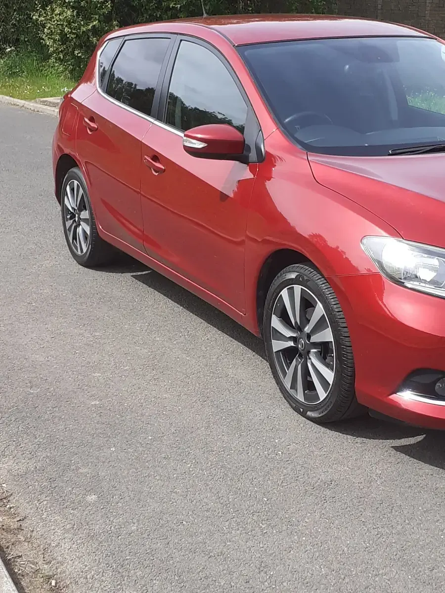 Used Nissan Pulsar N-Connecta 115 HP (84 kW) 2016 Red Hatchback