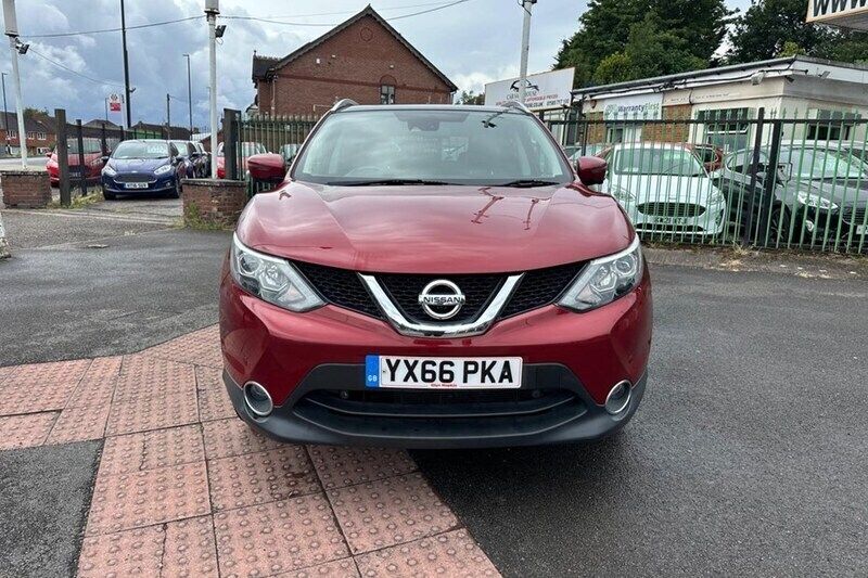 Red Used 2016 Nissan Qashqai Tekna SUV | £7,990 (Fair price) - Image 1/1