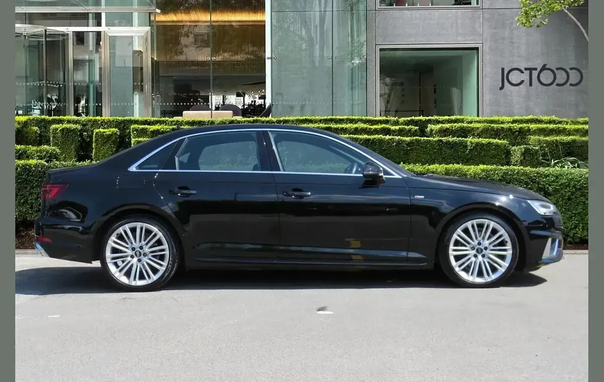 Used Audi A4 S-Line 147 HP (108 kW) 2019 Black Sedan