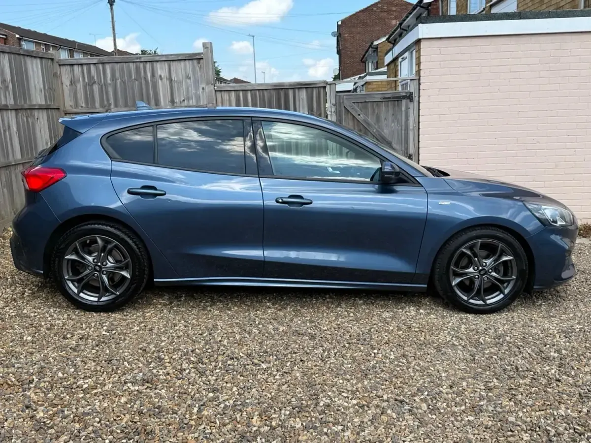 Usado Ford Focus ST-Line 150 HP (110 kW) 2019 Azul Citadino