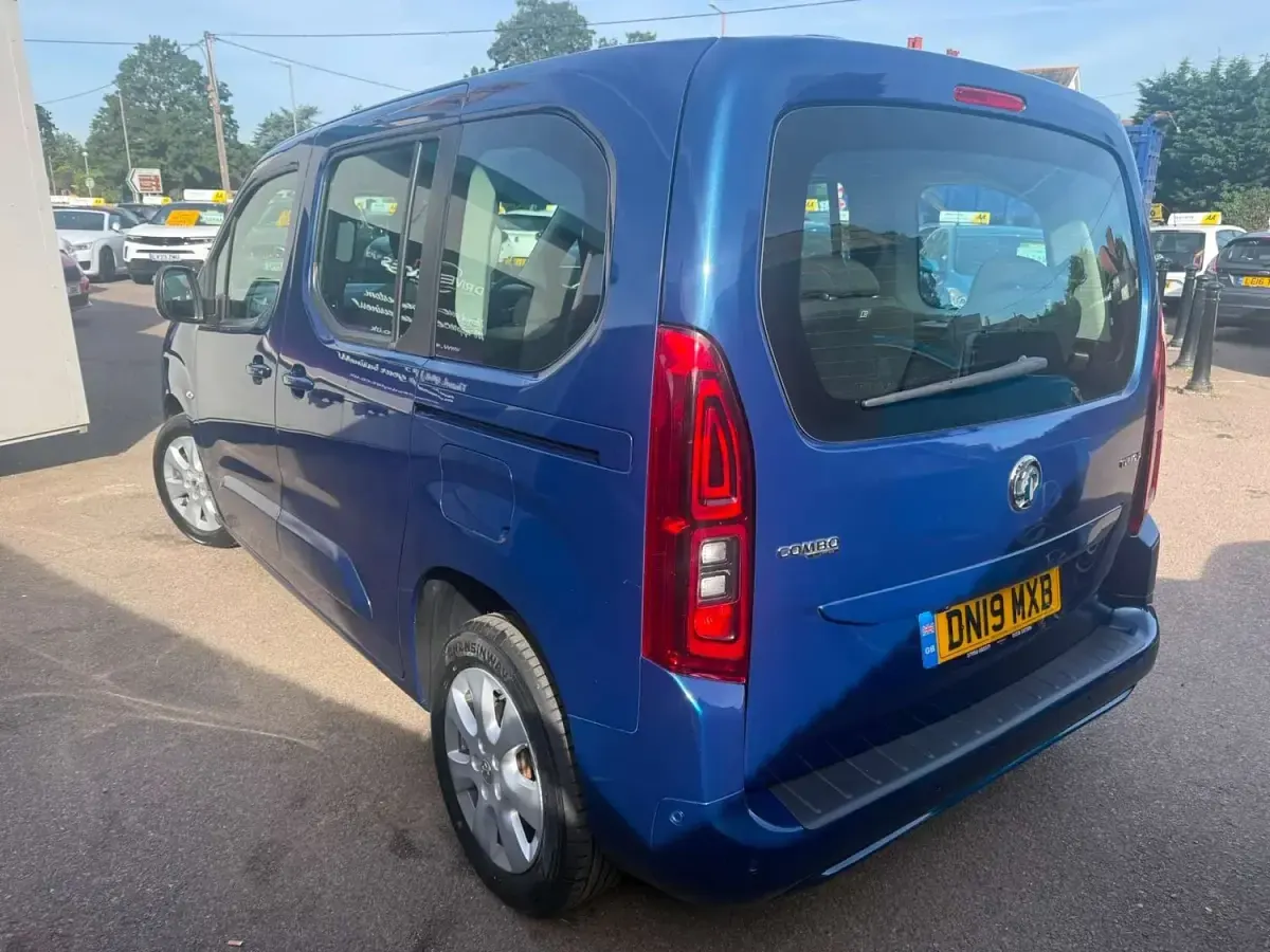 Used Vauxhall Combo 2019 Blue MPV