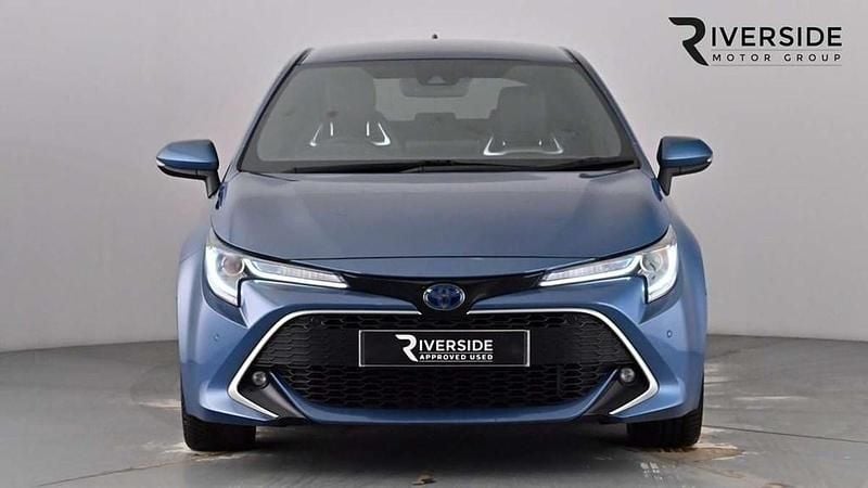 Used Toyota Corolla 122 HP (89 kW) 2020 Blue Hatchback