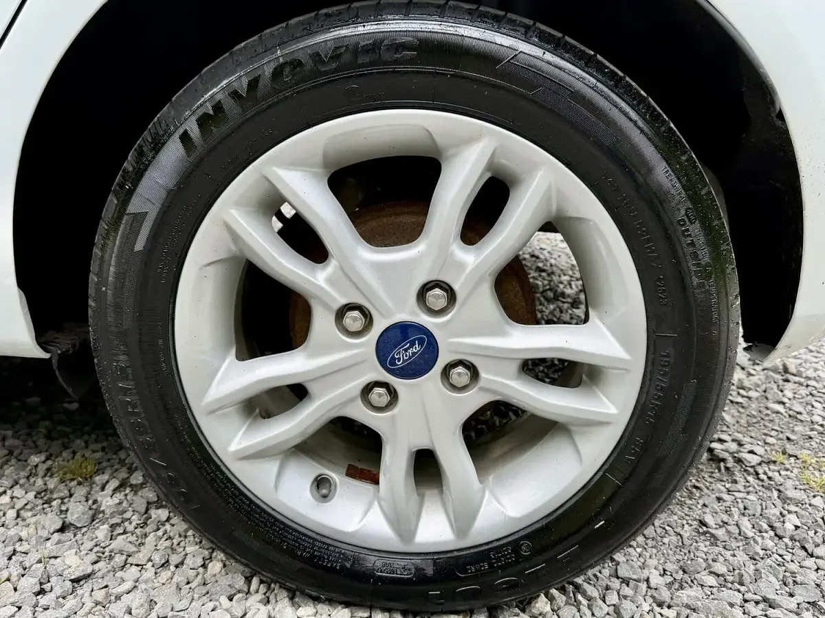 Used Ford Fiesta Zetec 100 HP (73 kW) 2017 White Hatchback
