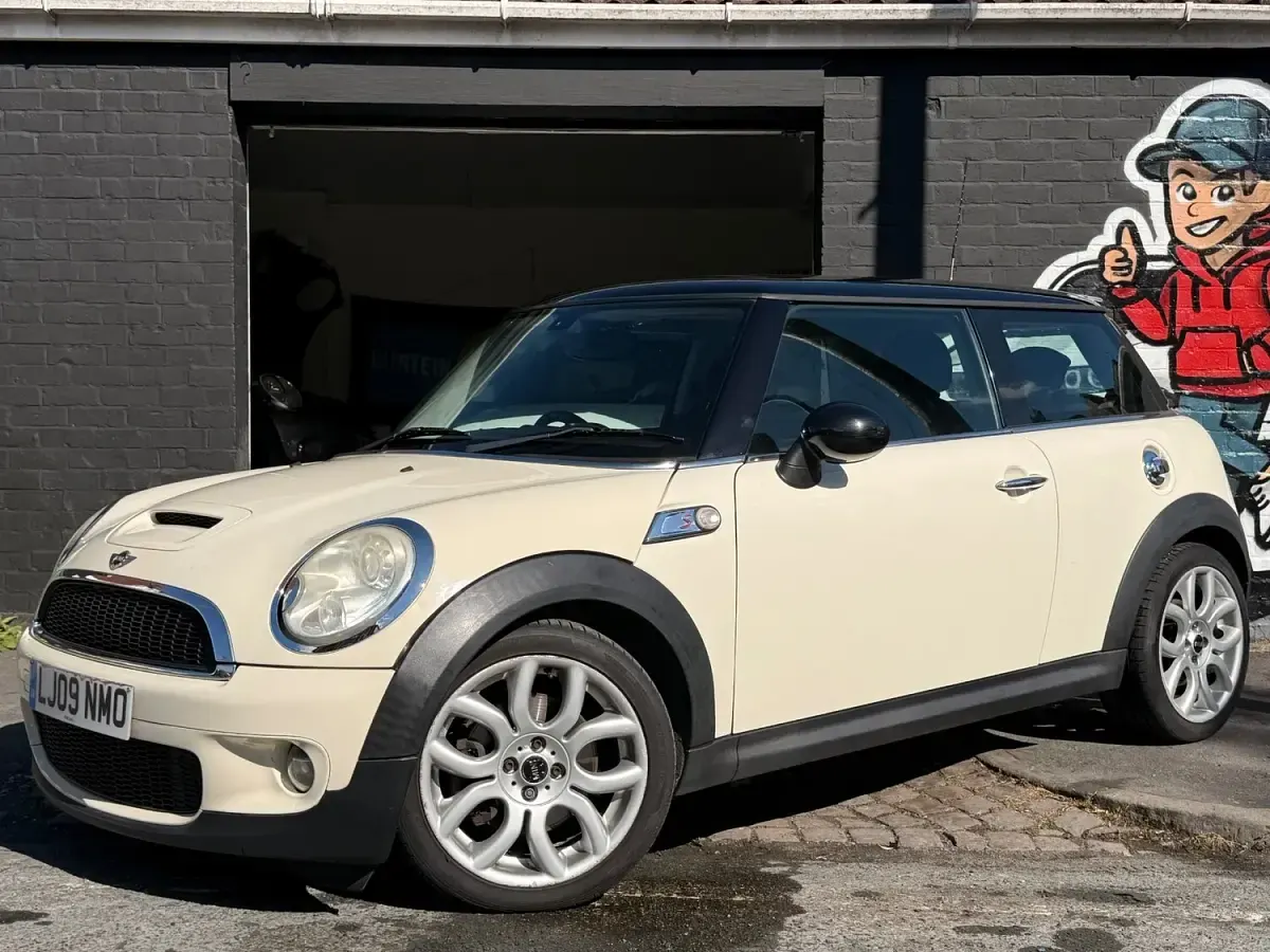 Used Mini Cooper S Hatch 173 HP (127 kW) 2009 White Hatchback