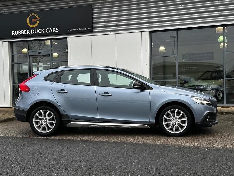 Used Volvo V40 2019 Blue Hatchback