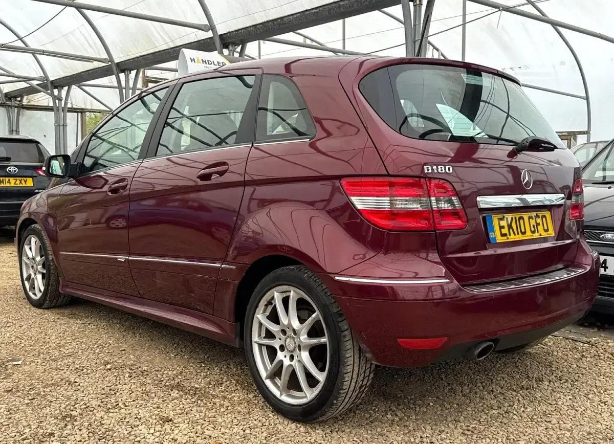 Used Mercedes B180 2010 Red MPV