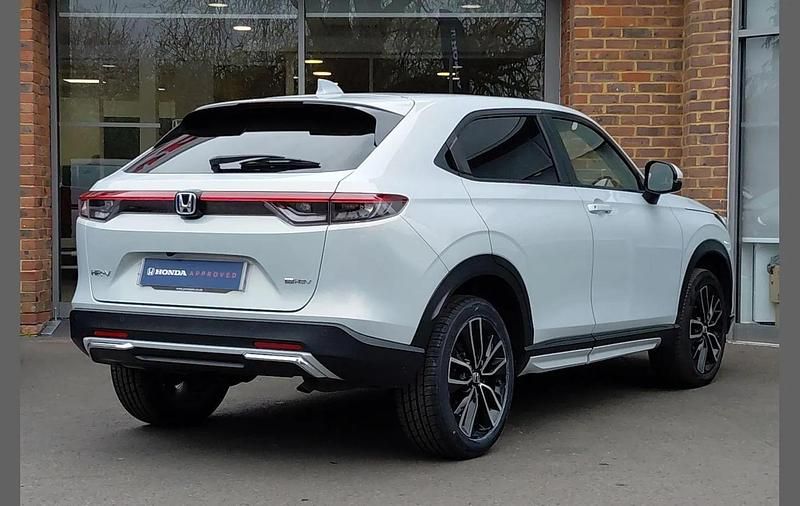 Used Honda HR-V Elegance 152 HP (111 kW) 2022 Platinum white SUV