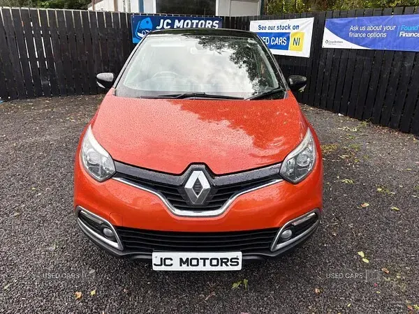 Used Renault Captur Signature 90 HP (66 kW) 2016 Red/black SUV