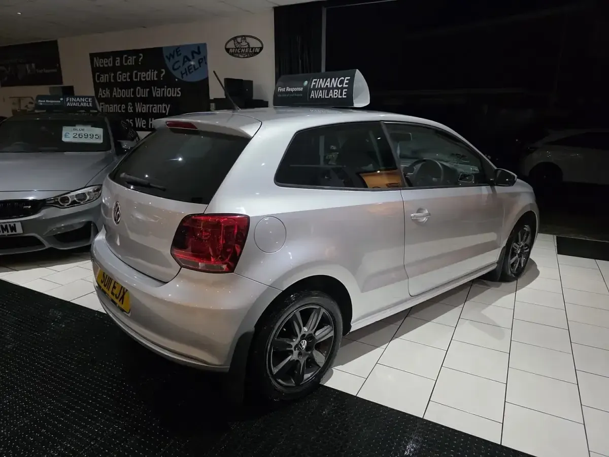 Used VW Polo Match 60 HP (44 kW) 2011 Silver Hatchback
