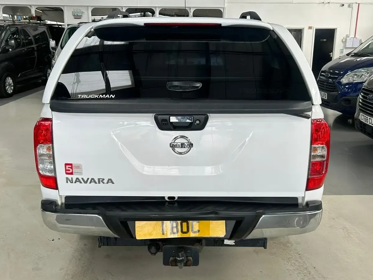 Used Nissan Navara Acenta+ 187 HP (137 kW) 2018 White Pickup