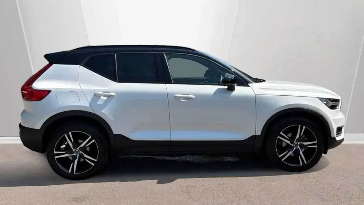 Used Volvo XC40 R-Design 163 HP (119 kW) 2021 White SUV