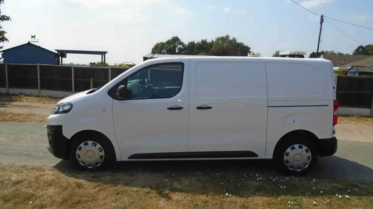 Used Citroën Dispatch 120 HP (88 kW) 2019 White MPV