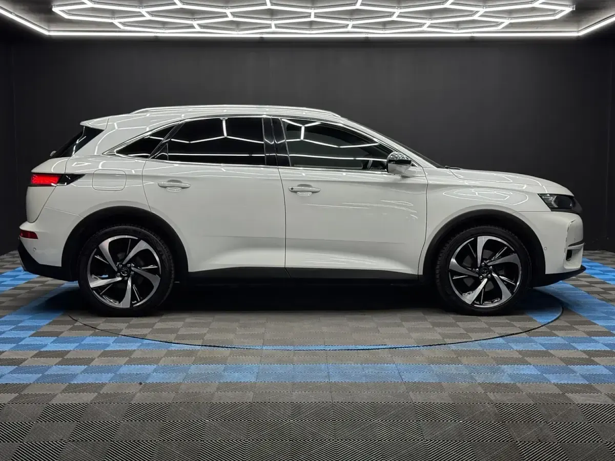 Used DS Automobiles DS7 Crossback Opera 300 HP (220 kW) 2021 White SUV