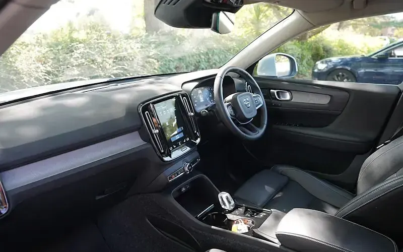 Used Volvo XC40 Inscription 197 HP (144 kW) 2021 Silver SUV