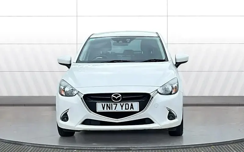 Usado Mazda 2 Inclusive 90 HP (66 kW) 2017 Branco Citadino