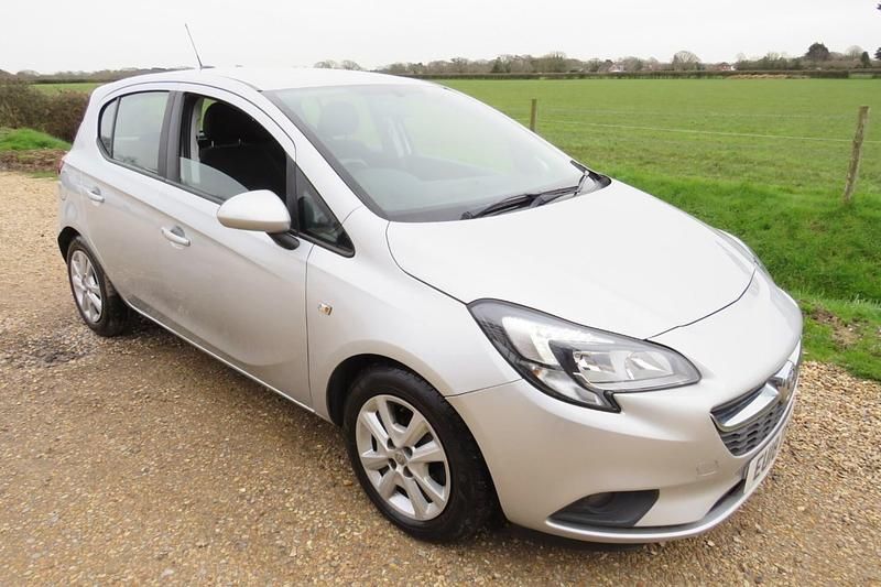 Used Vauxhall Corsa Design Edition 75 HP (55 kW) 2018 Silver Hatchback