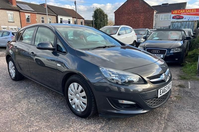 Grey Used 2013 Vauxhall Astra Hatchback | £2,295 (Fair price) - Image 1/1