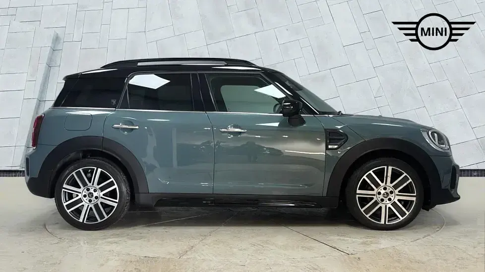 Used Mini Cooper Countryman Exclusive 134 HP (98 kW) 2022 Green SUV