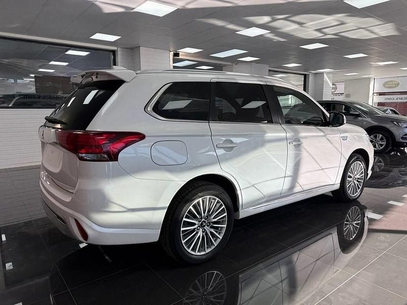 Used Mitsubishi Outlander 224 HP (164 kW) 2020 White SUV