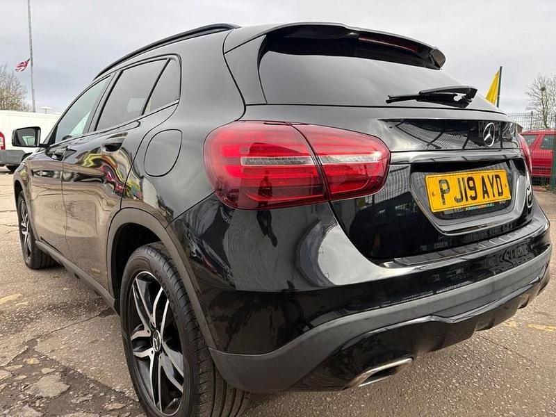Used Mercedes GLA180 Urban 122 HP (89 kW) 2019 Black SUV