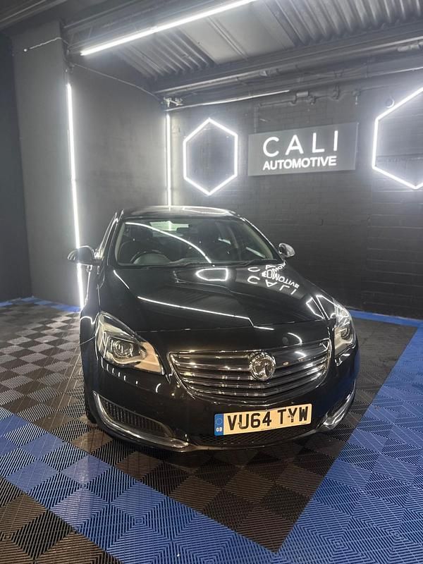 Used Vauxhall Insignia Design Edition 140 HP (102 kW) 2014 Black Hatchback